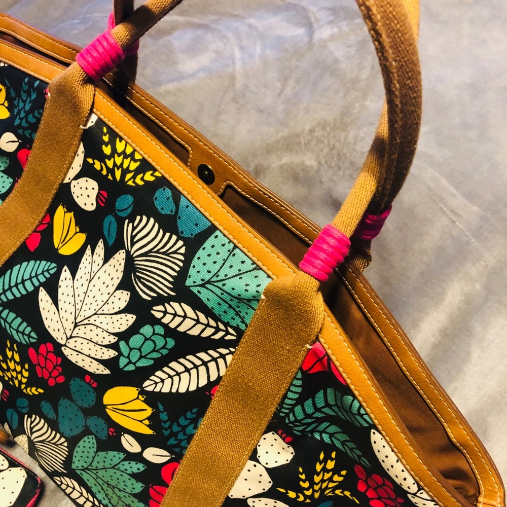 Fossil Beach Tote With Match Wallet And Pouch - image 3